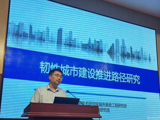 04--朱伟.jpg 04--朱伟.jpg