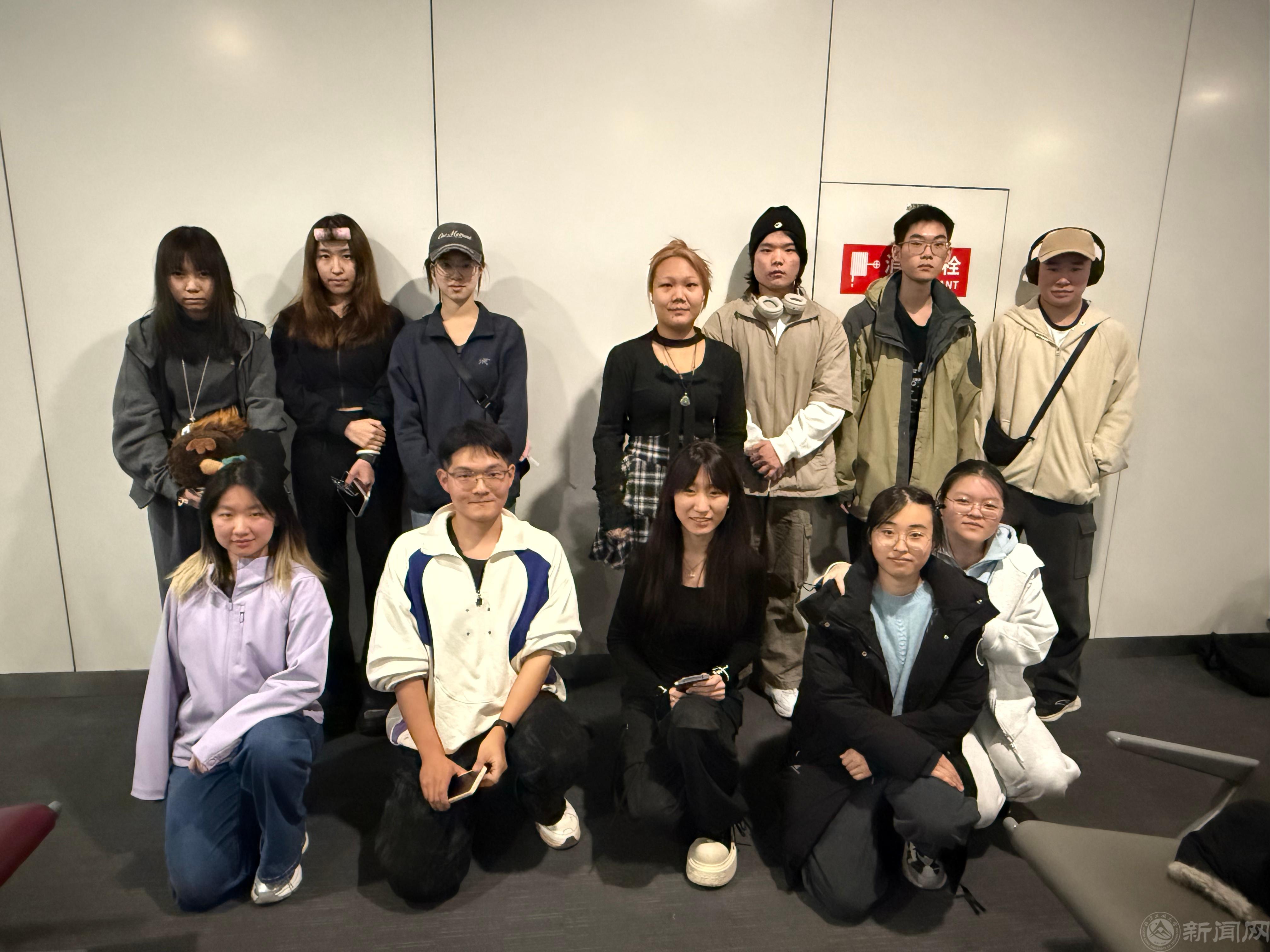 附照片:参加本学期海外学习的学生合影(1).jpg 附照片:参加本学期海外学习的学生合影(1).jpg